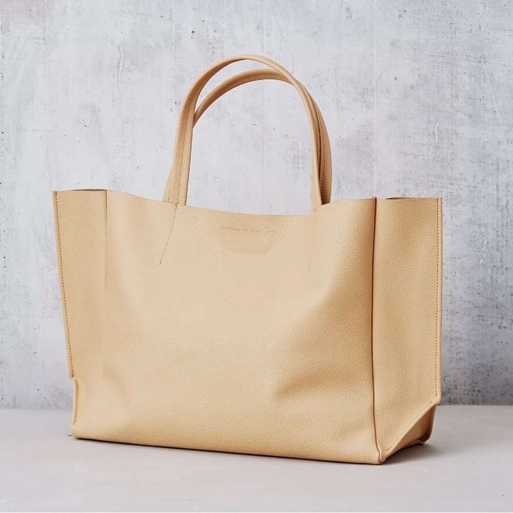 AMPERSAND AS APOSTROPHE SIDEWAYS TOTE / NUDE NWT